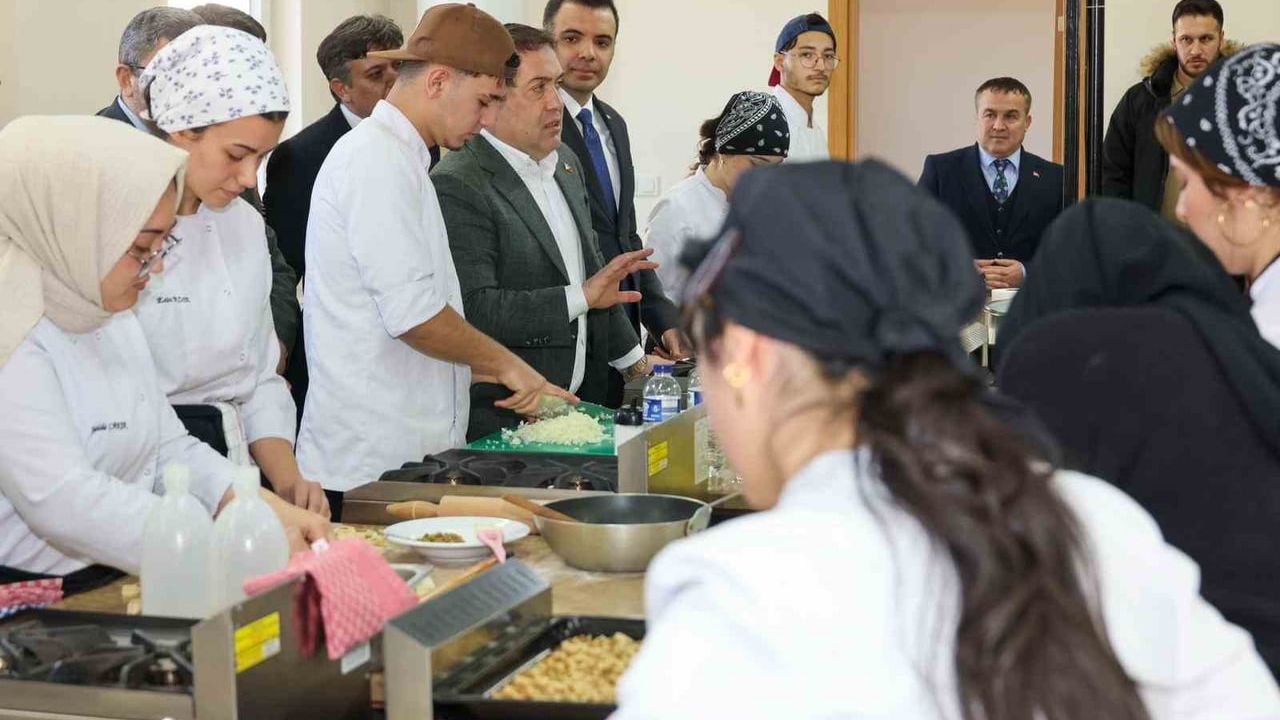 Vali Sözer, Söğüt Meslek Yüksekokulu'ndaki Faaliyetleri İnceledi