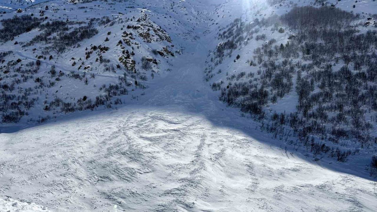 Van-Çatak Karayolu 4 Gündür Çığ Nedeniyle Kapalı