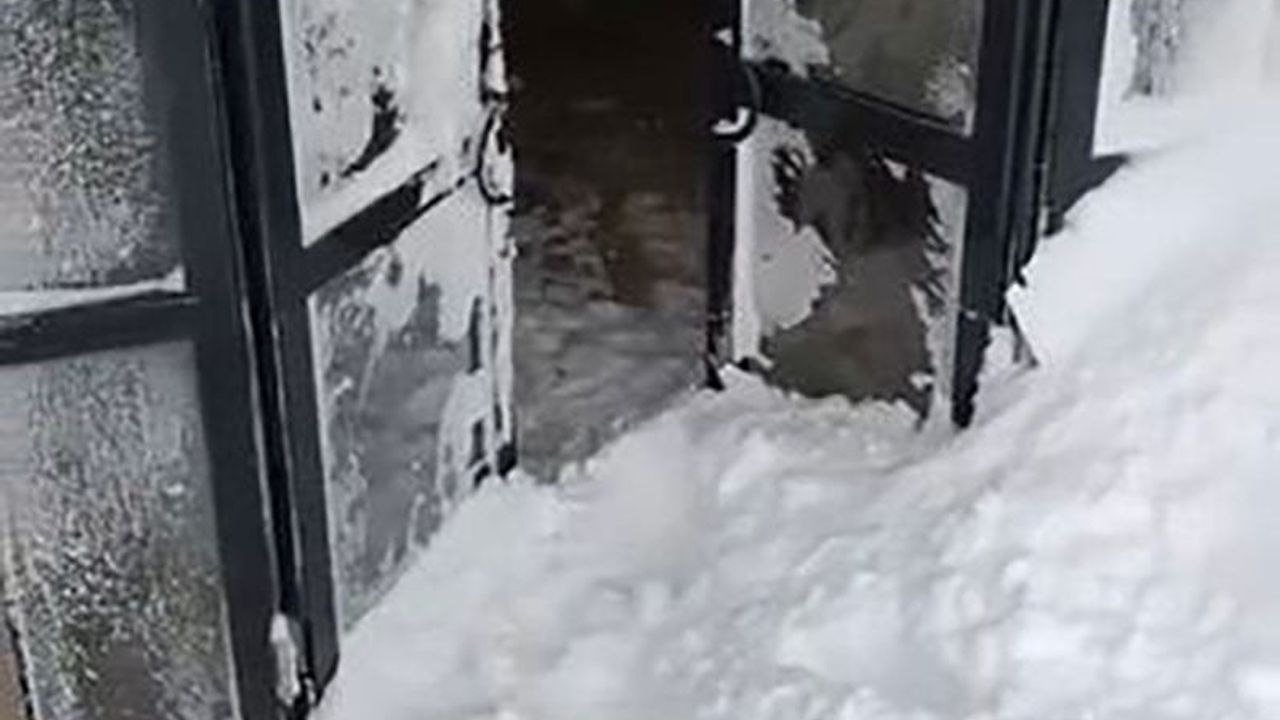 Van Çatak'ta 24 saatte 6 çığ: 1 kişi hayatını kaybetti