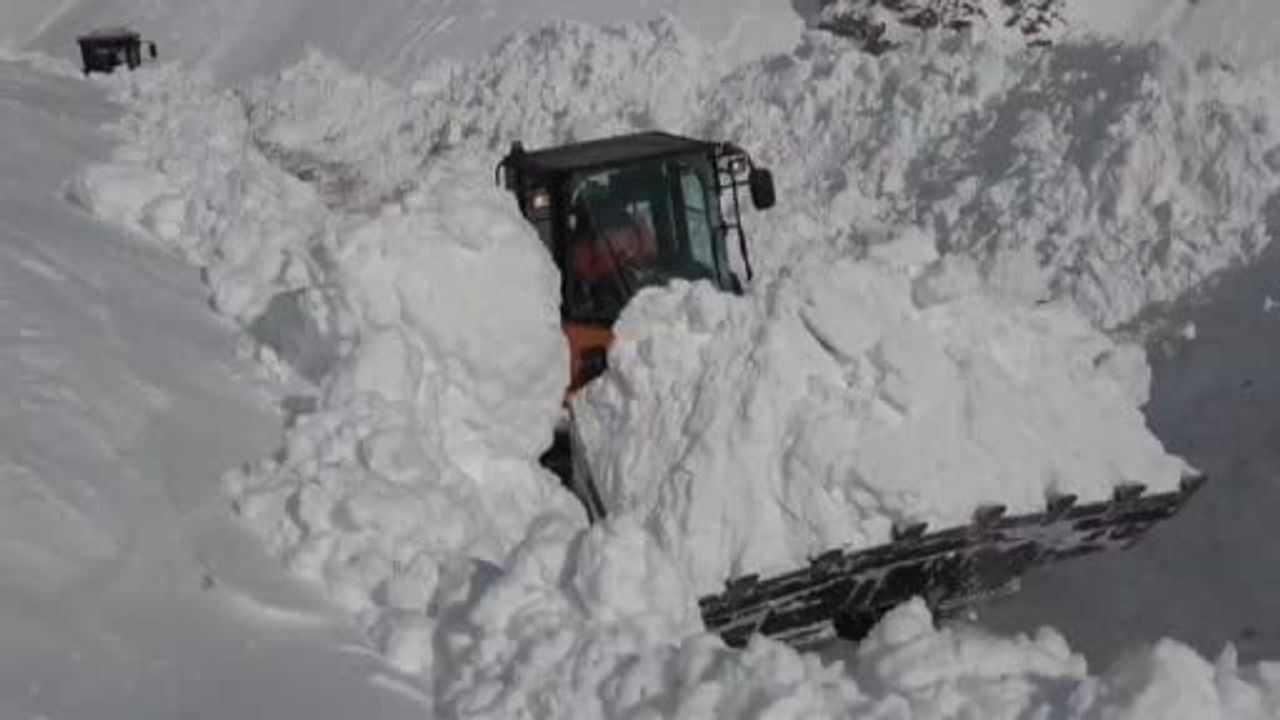 Van-Çatak yolunda 5. gün: Geçişler sadece acil ve öncelikli araçlara açık