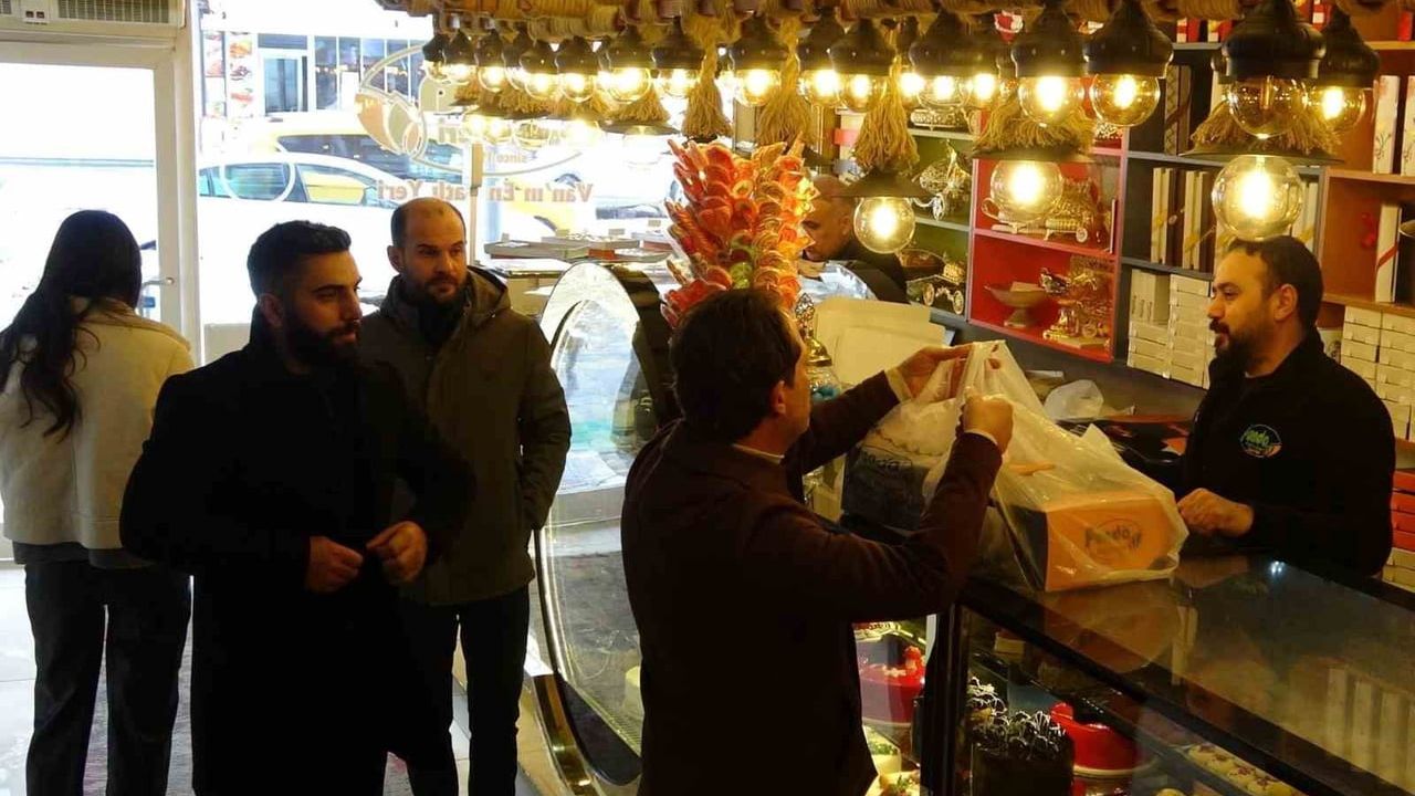 Van'da 1 Ocak doğum günü telaşı: Pastaneler yılın en yoğun gününde