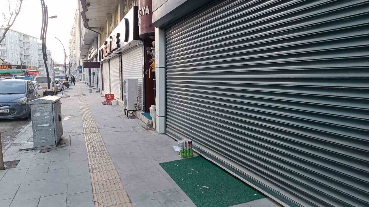 Van'da 5 Saatlik Elektrik Kesintisi Esnafı Mağdur Etti