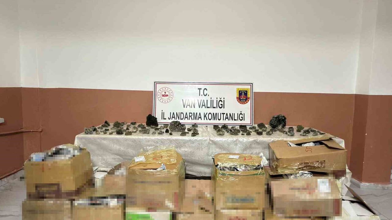 Van'da bin 410 epidotlu kuvars ele geçirildi — 2 milyon 115 bin TL değerinde