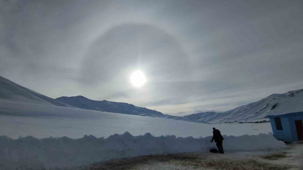 Van'da 'Güneş Halkası' Görsel Şölen Yarattı