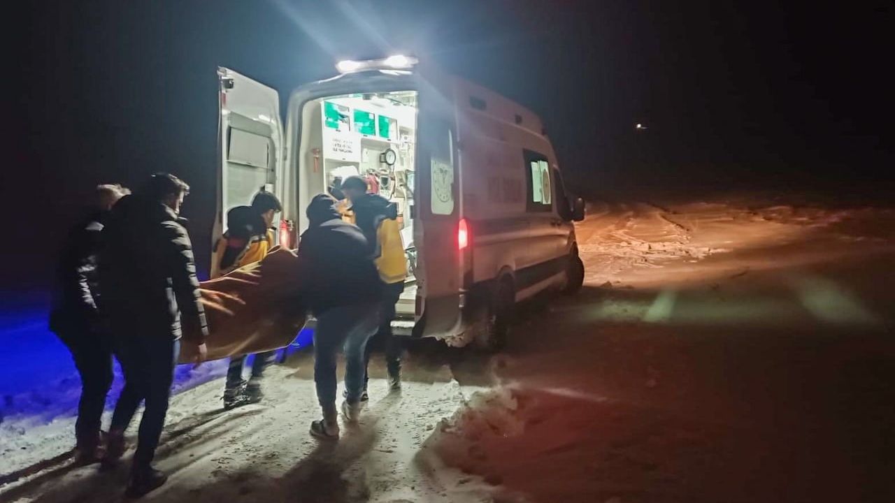 Van'da Kar ve Fırtına: Belediye Hasta ve Mahsur Kalanları Kurtardı