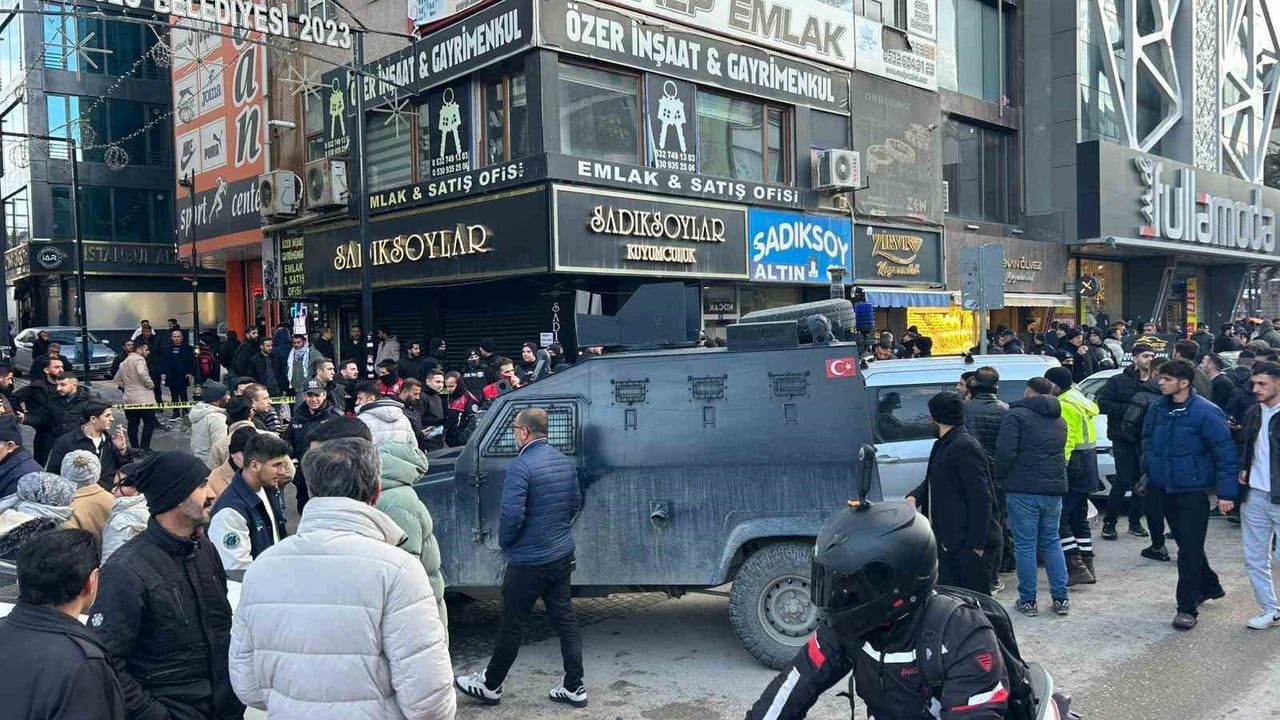 Van'da Kuyumcu Krizi: Emanet Altın ve Paralar Kayıp İddiası