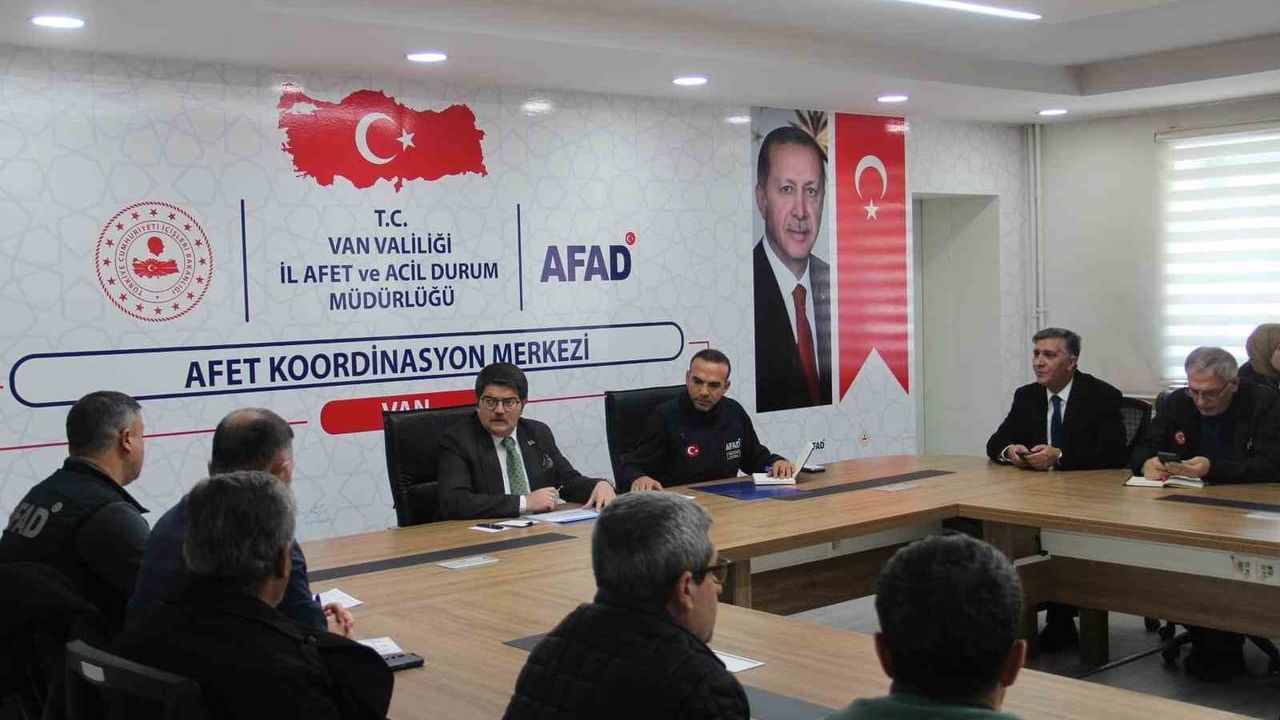 Van'da Olumsuz Hava Şartlarına Karşı 7/24 Tedbir ve Kurumlararası Koordinasyon