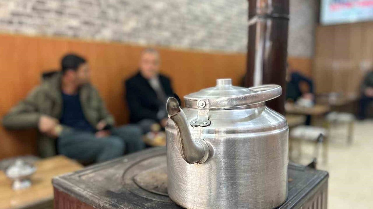 Van'da soba üzerinde demlenen kış çaylarına talep artıyor