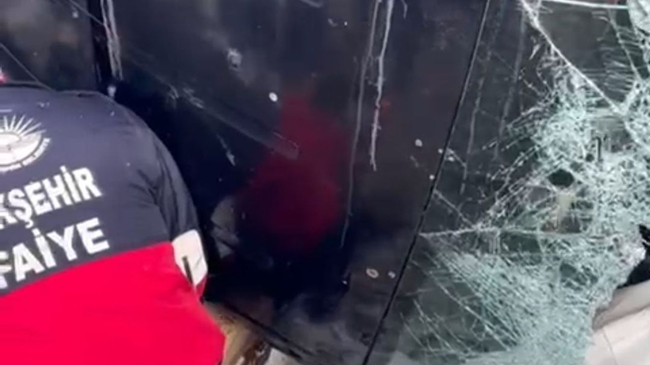 Van Edremit'te minibüs takla attı: 1 ölü, 3 yaralı