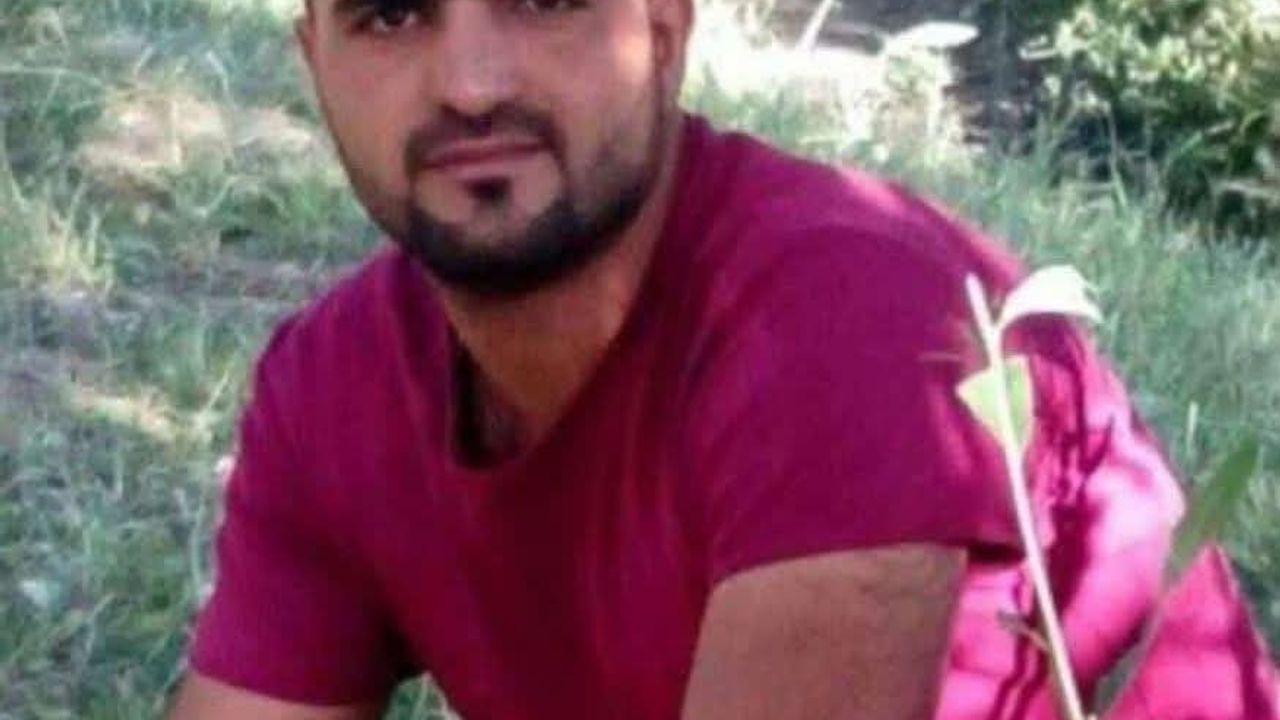 Van Özalp'te Genç, İş Yeri Önündeki Araçta Ölü Bulundu