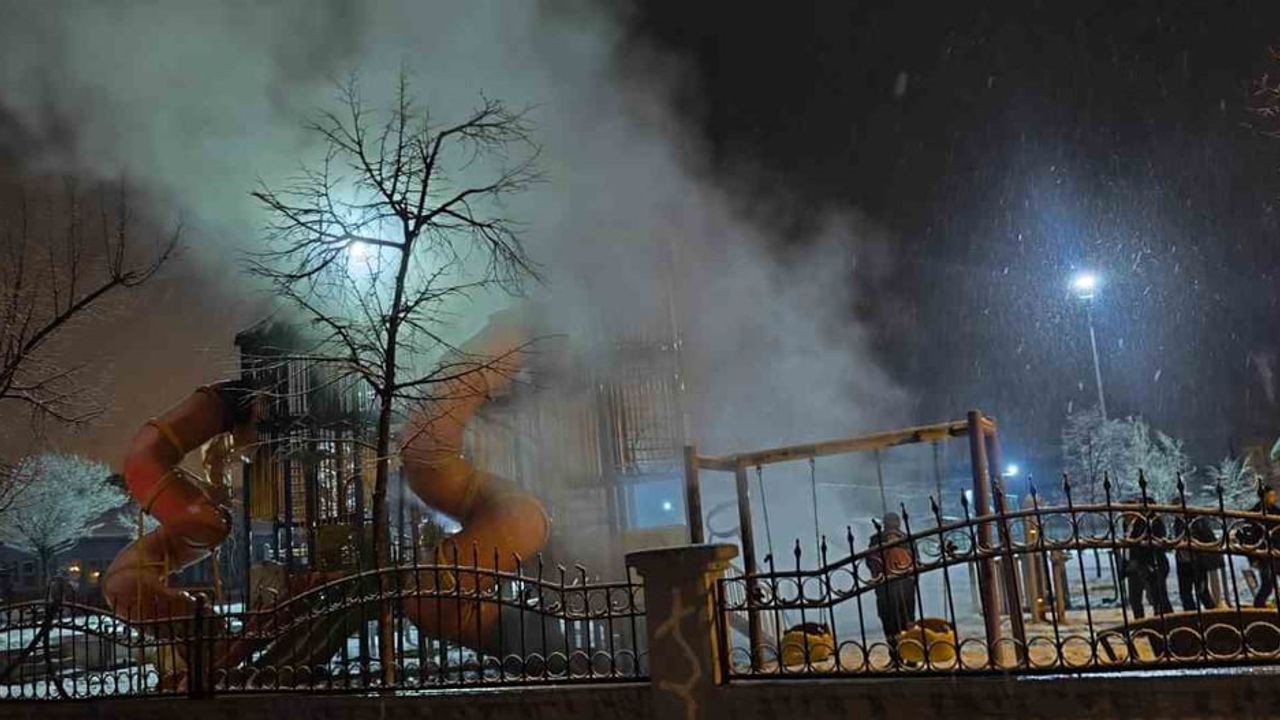 Van Tuşba'da Kalecik TOKİ'de Çocuk Parkı Yakıldı