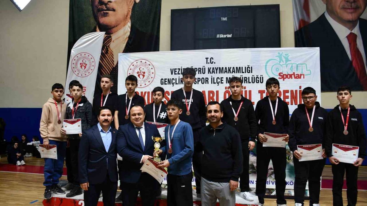 Vezirköprü'de Okul Sporları Ödül Töreni: 400 Sporcuya Madalya ve Kupa