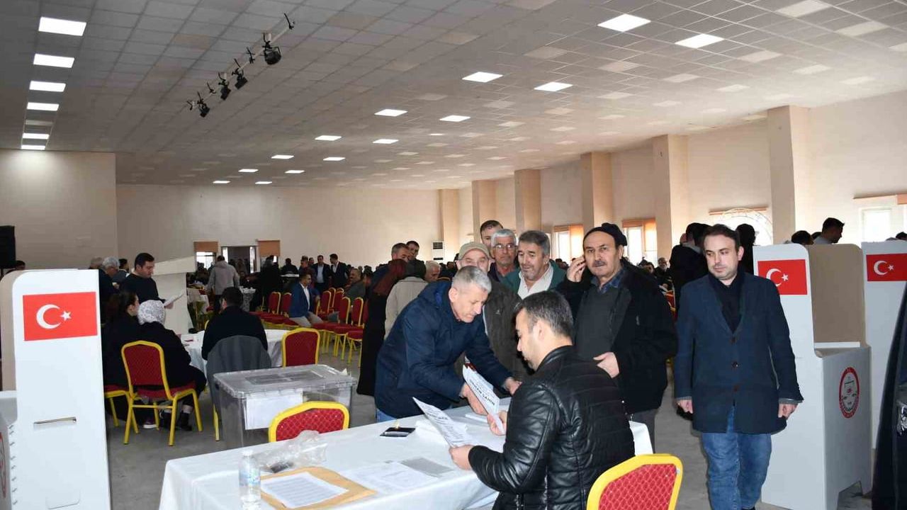 Vezirköprü Esnaf ve Sanatkârlar Odası'nda Orhan Şahin Yeniden Başkan