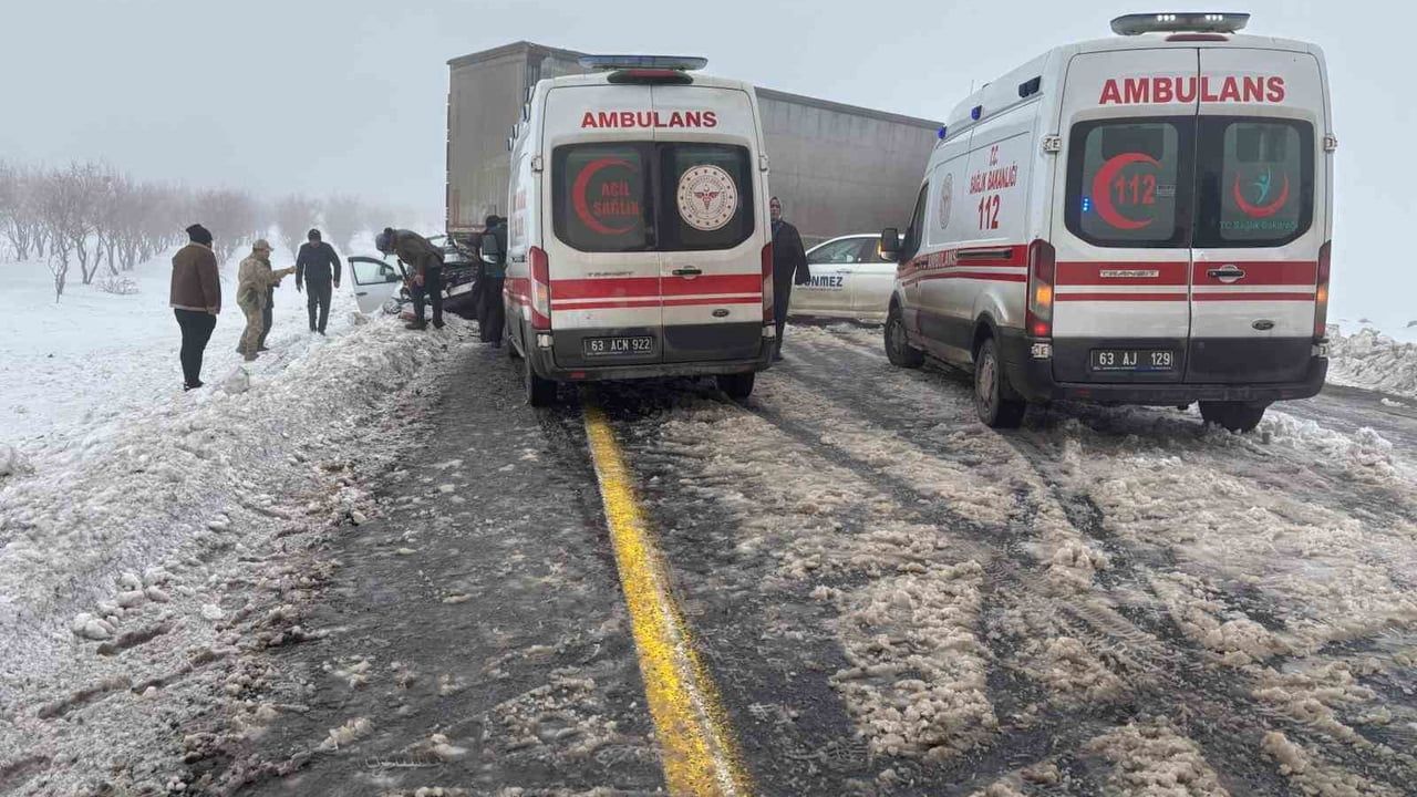 Viranşehir-Diyarbakır yolunda zincirleme kaza: 4 yaralı