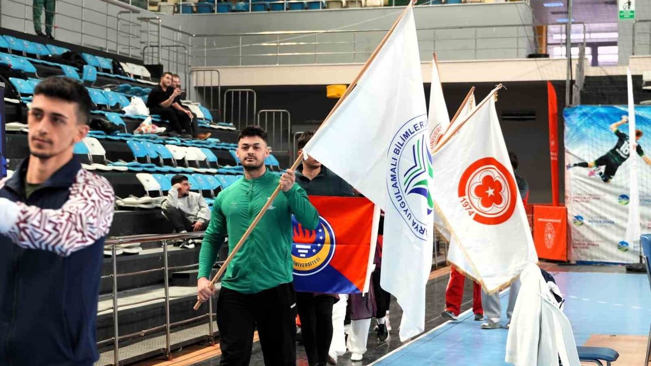 Wushu ÜNİLİG Türkiye Şampiyonası Sakarya'da başladı