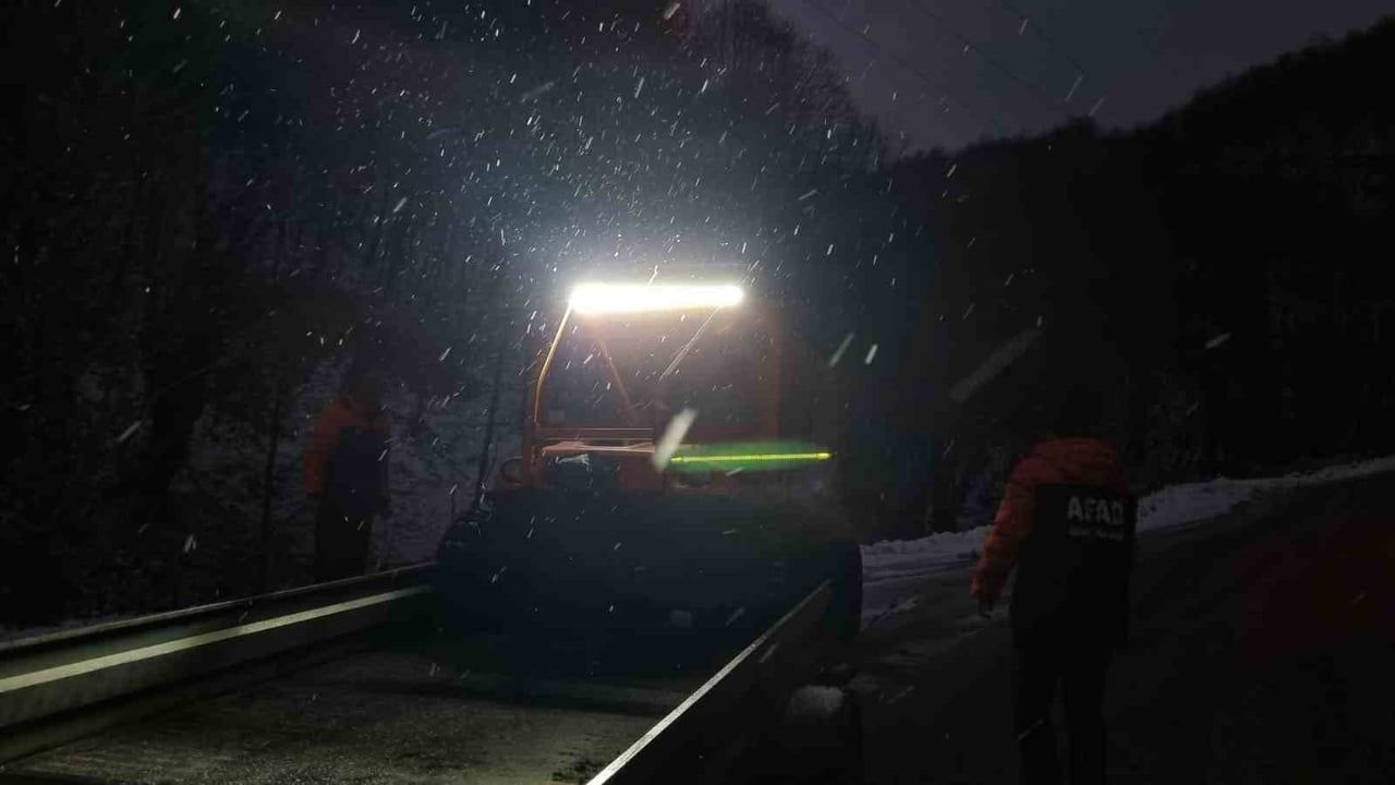 Yalova'da Delmece Yaylası yolunda 35 kişi kurtarıldı