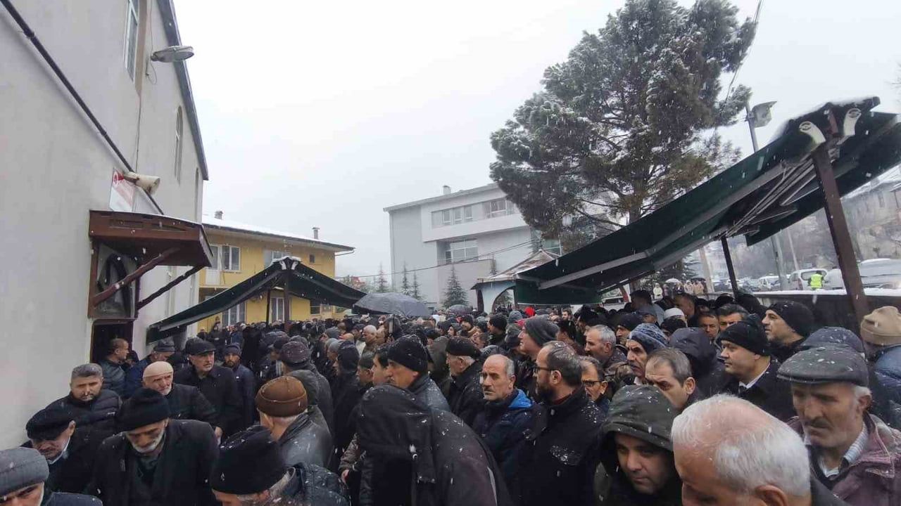 Yanmış Araçta Ölü Bulunan Müteahhit Burak Odabaş Artvin'de Uğurlandı