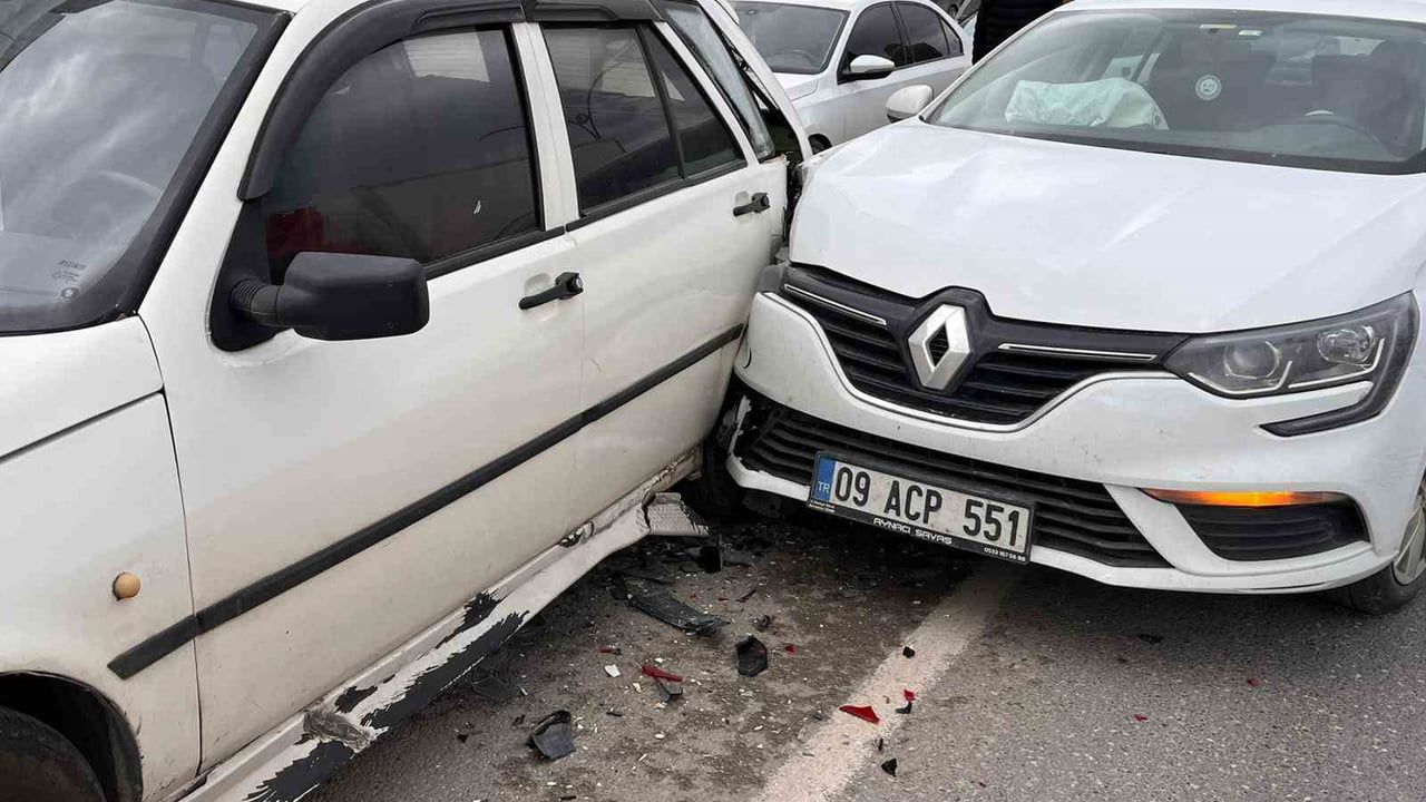 Yatağan'da Trafik Kazası: 3 Araç Hasarlandı, Yaralı Yok