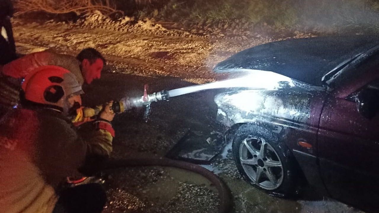 Yayladağı’da Otomobil Yangını — Hatay’ta Motor Alev Aldı
