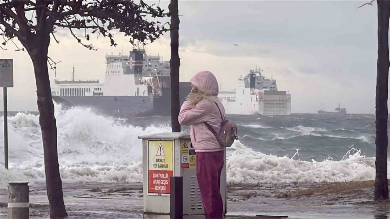 Yenikapı'da Lodos: Denizle Kara Birleşti