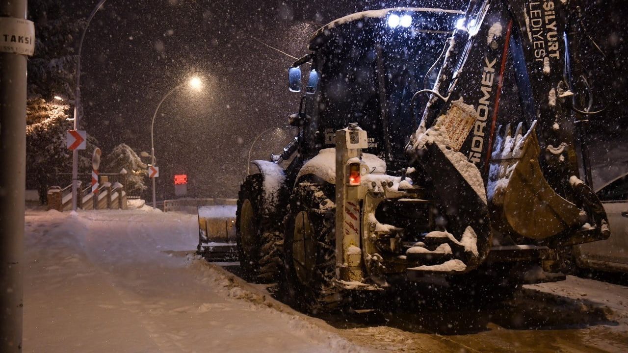 Yeşilyurt Belediyesi 7/24 Karla Mücadelede Sahada