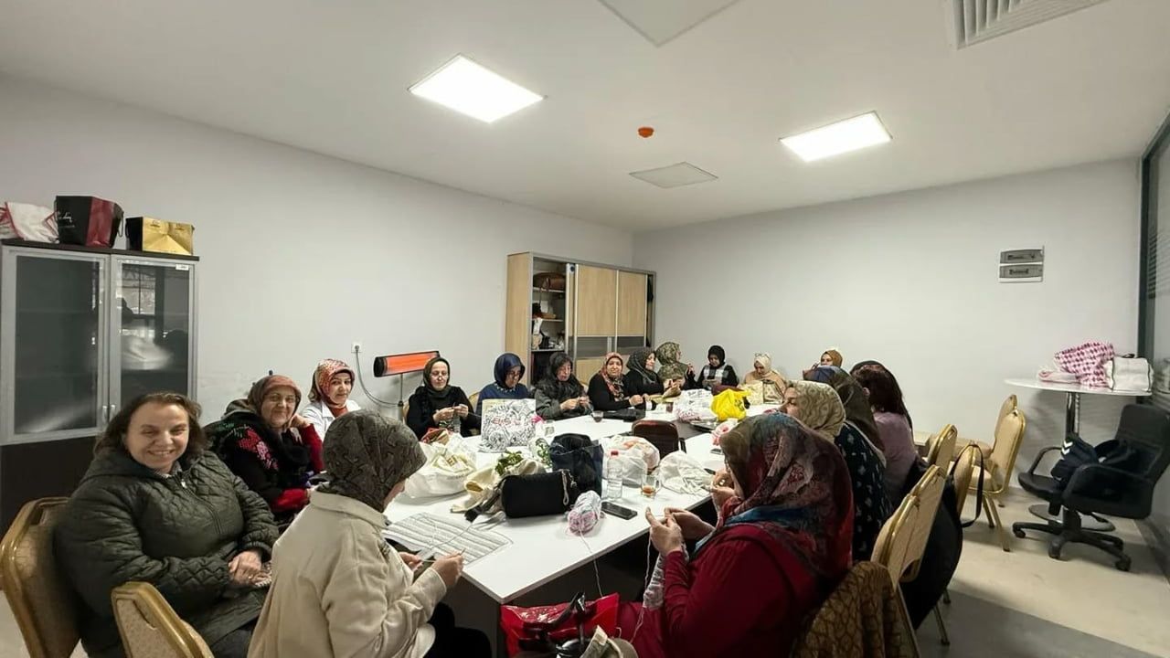 Yeşilyurt Belediyesi El Sanatları Kursları: Kışın Kadınların Tercihi