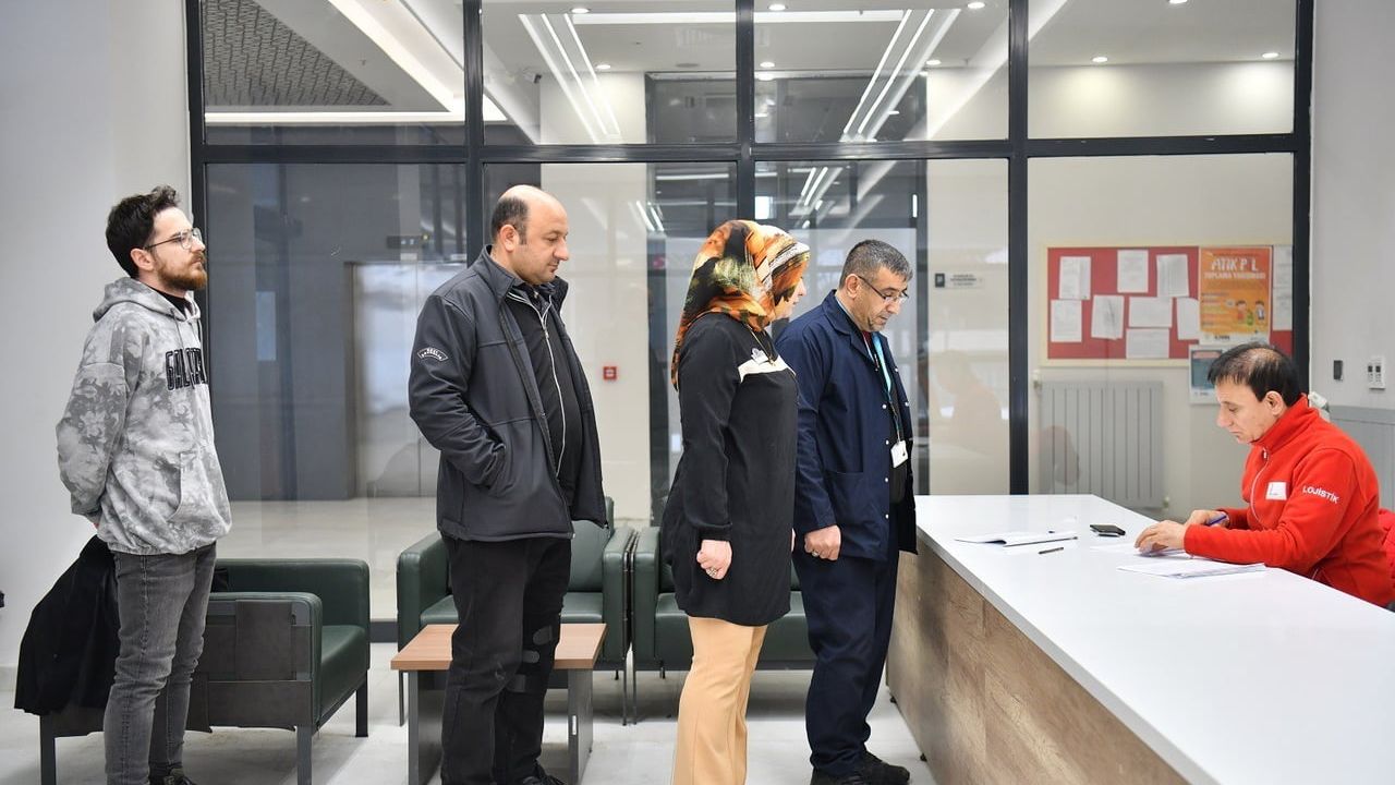 Yeşilyurt Belediyesi Personelinden Türk Kızılayı’na Yoğun Kan Bağışı Desteği