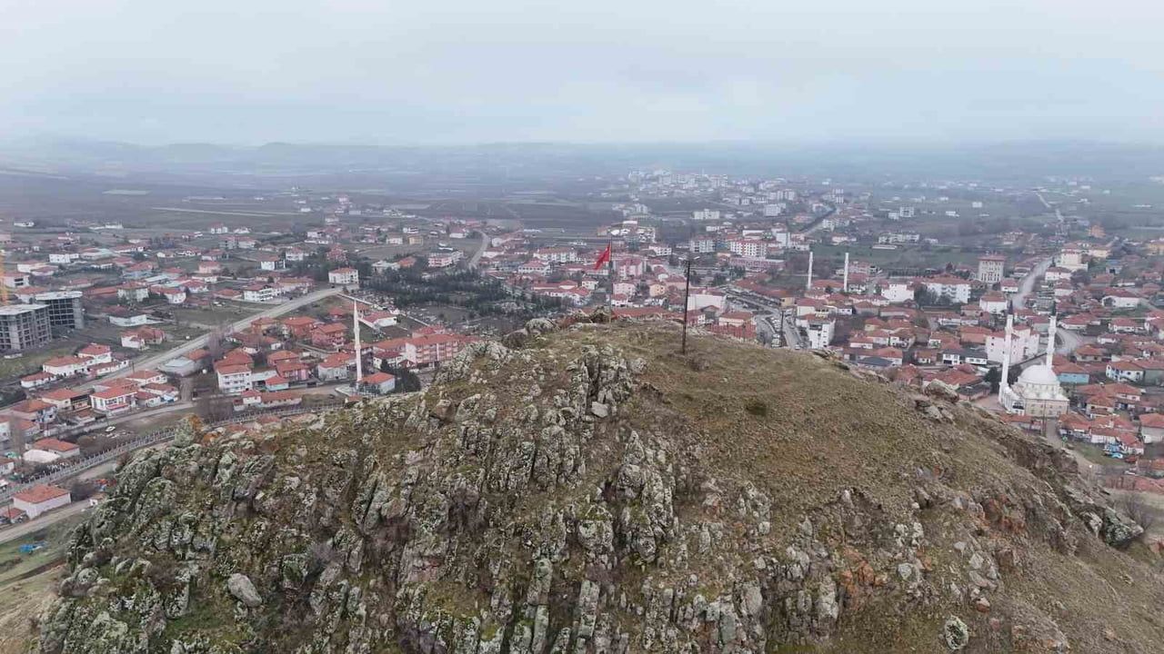 Yılan Boynu Tepesi: Yozgat Saraykent'in Keşfedilmeyi Bekleyen Tarihi