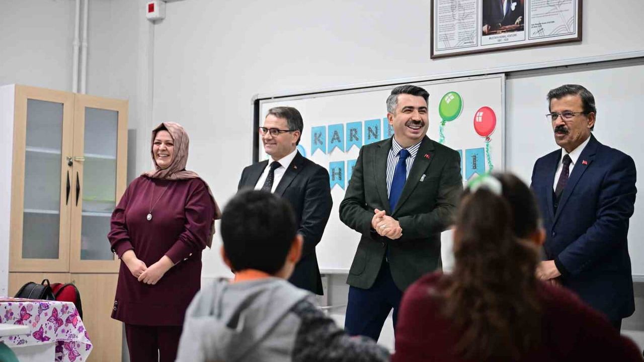 Yıldırım'da Karne Coşkusu: Başkan Oktay Yılmaz Öğrencilerle Buluştu