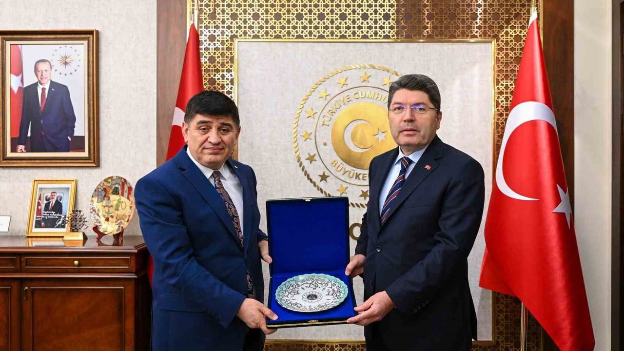 Yılmaz Tunç Doha Hukuk Forumu'nda: Türkiye'nin Dijital Yargı Tecrübesi Öne Çıktı