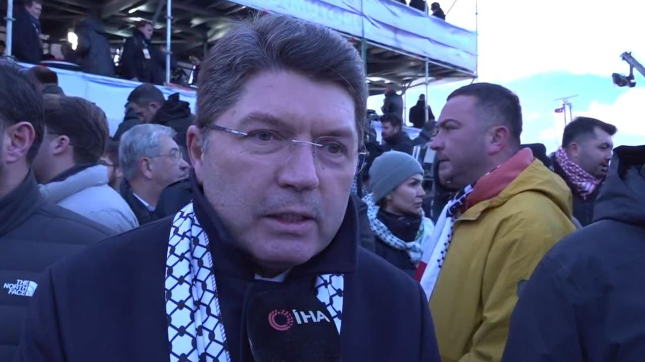 Yılmaz Tunç: Türkiye Filistin’in Yanında — Galata Köprüsü’ndeki Binlerce Kitle