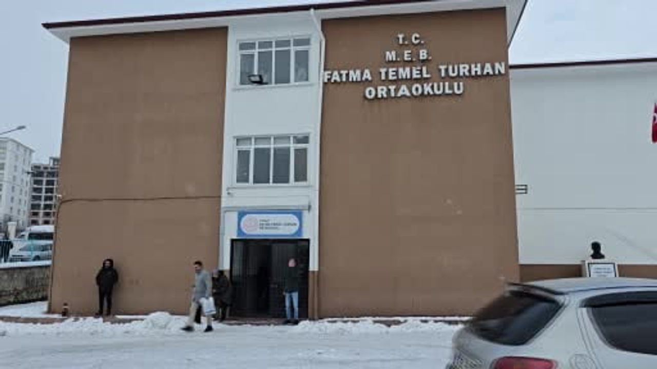 Yozgat'ta 65 bin 505 Öğrenci Karnelerini Aldı — Yarıyıl Tatili Başlıyor