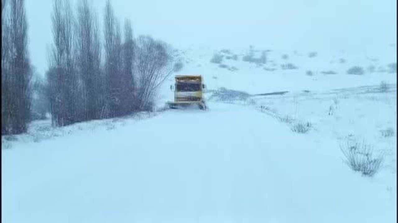 Yozgat'ta Karla Mücadele Aralıksız: Kadışehri'nde Özel İdare Ekipleri
