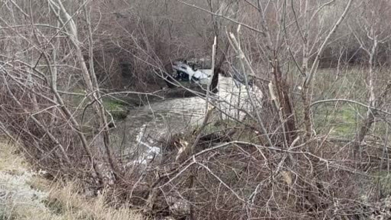 Yozgat'ta otomobil dere yatağına uçtu: sürücü yaralandı