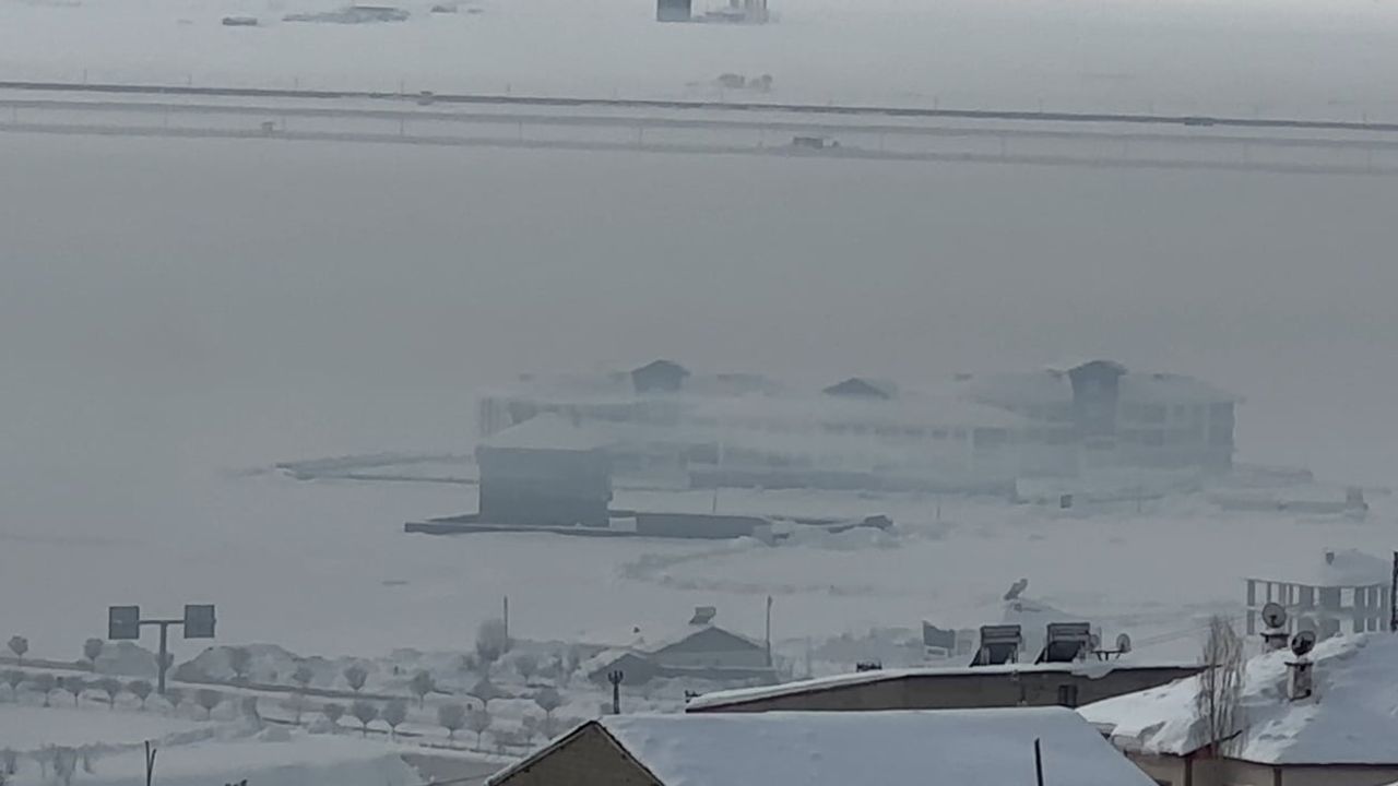 Yüksekova-Ankara Uçuşları İptal: Selahaddin Eyyubi Havalimanı’nda Yoğun Sis