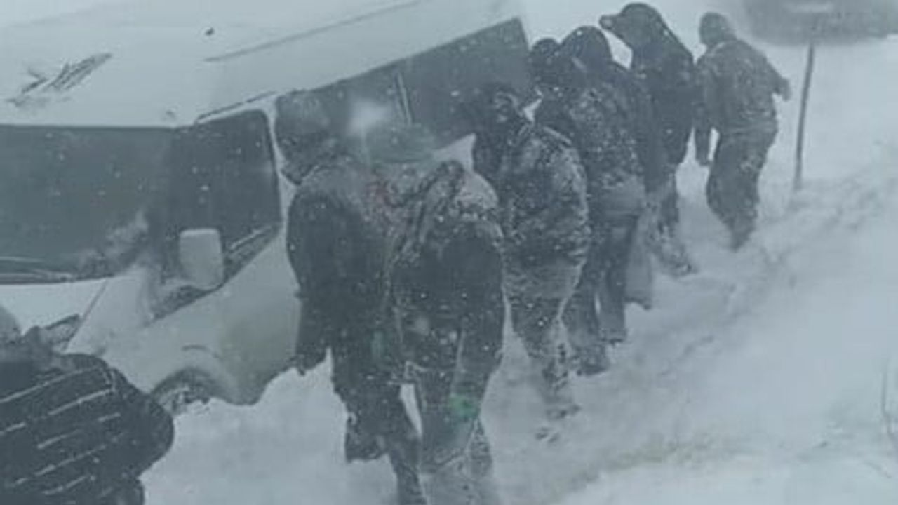 Yüksekova’da Taziyeye Gidenler Fırtınada Mahsur Kaldı