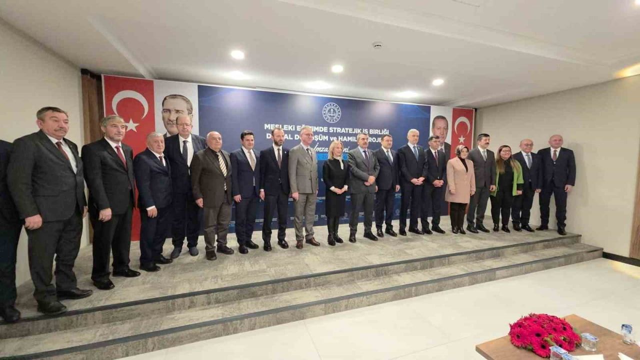 Yusuf Tekin: Kütahya'da Mesleki Eğitimde Hamilik ve Dijital Dönüşüm