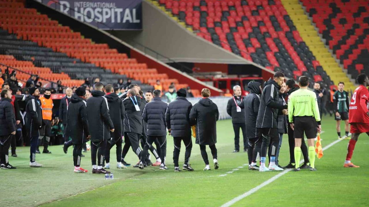 Ziraat Türkiye Kupası: Gaziantep FK 0-0 Kocaelispor — İlk Yarıda Kartlar ve Fırsatlar