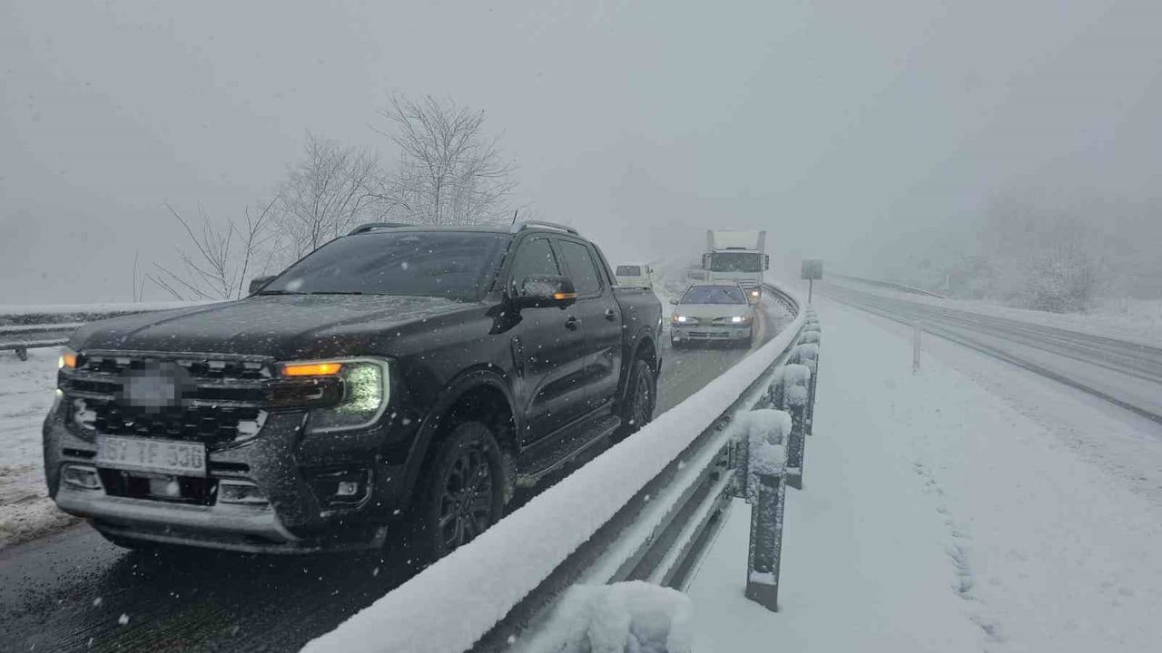 Zonguldak-Ereğli D010 Yolunda Kar Ulaşımı Aksattı