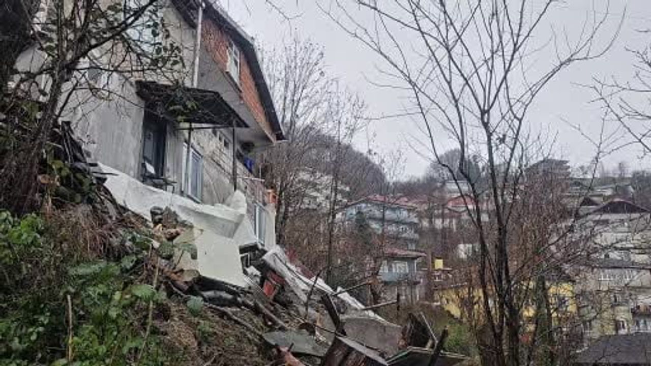Zonguldak'ta heyelan: 8 kişi tahliye edildi
