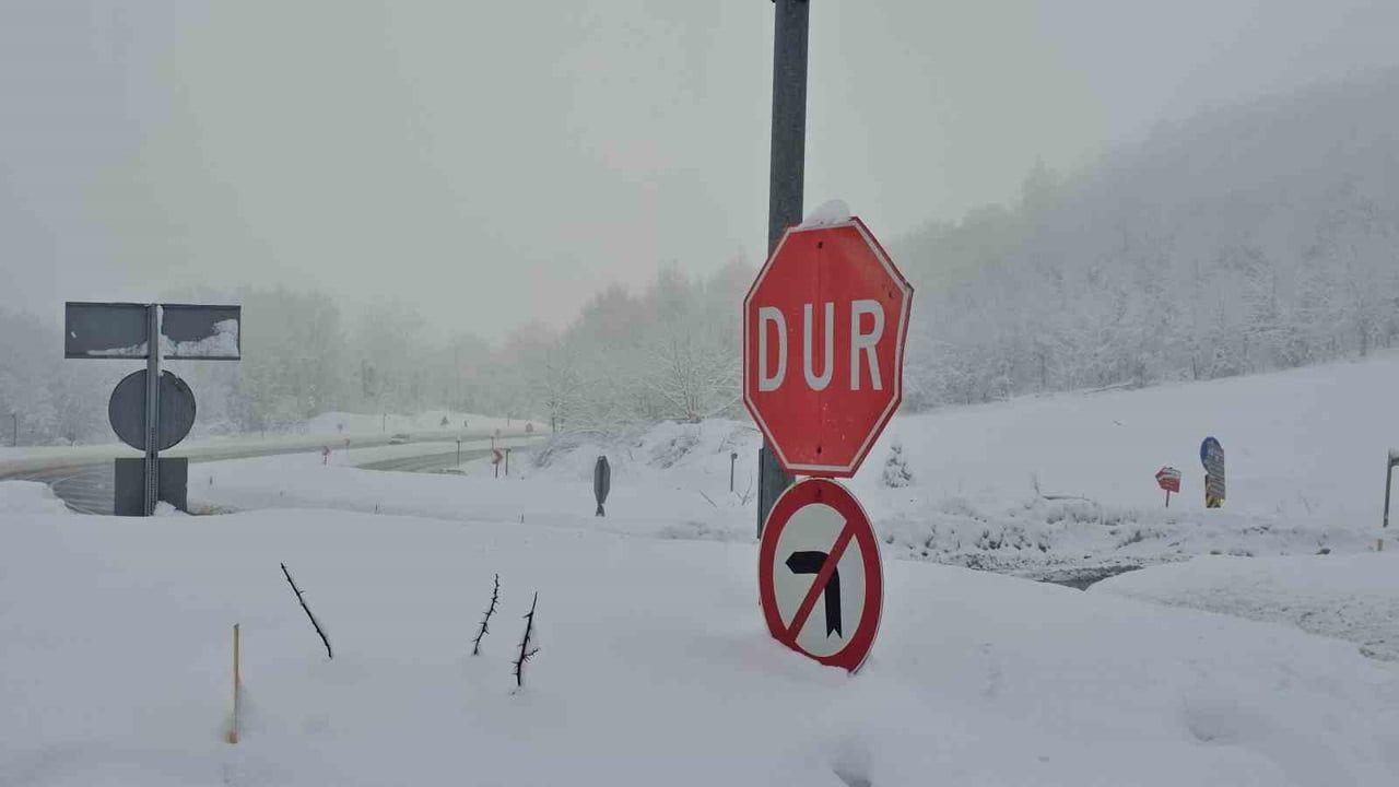 Zonguldak’ta Karla Mücadele: Zonguldak-Ereğli Yolu Trafiğe Açıldı