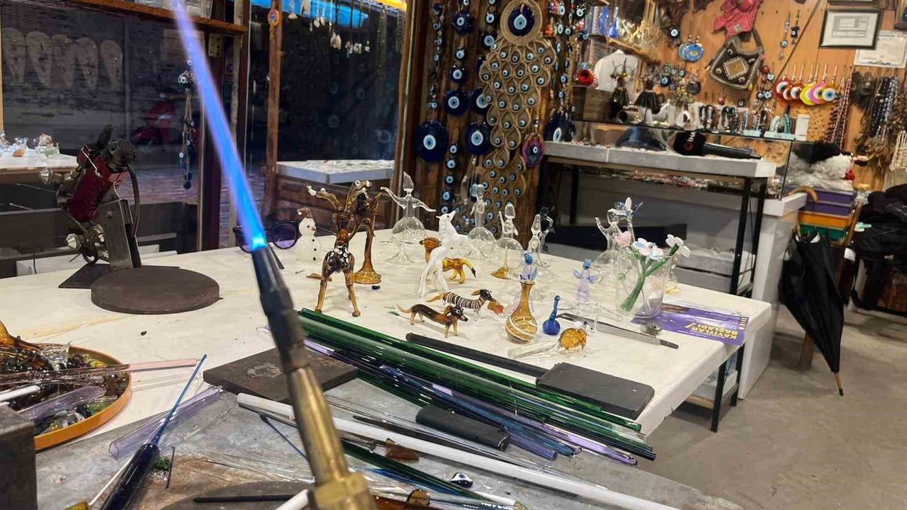 Alanya'nın 25 Yıllık Cam Üfleme Ustası Hamit Paşaoğlu