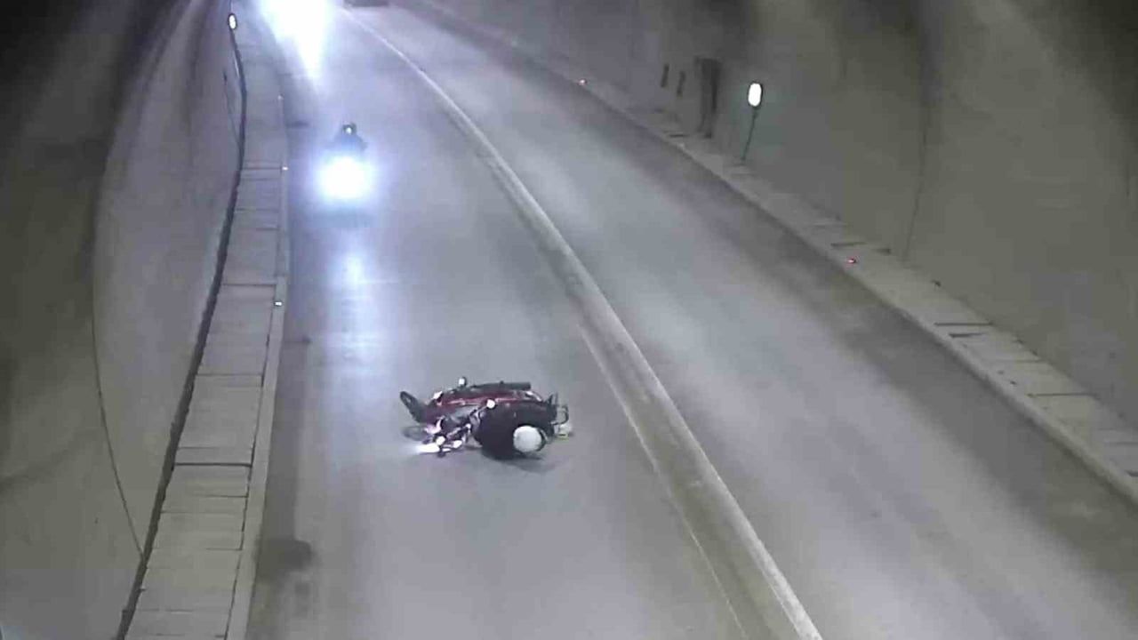 Amasya Ferhat Tüneli'nde Motosiklet Kazası: Kaskı Hayatını Kurtardı