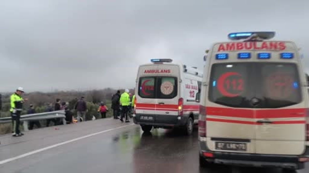 Antalya'da Yolcu Otobüsü Devrildi: 26 ABG 022 Plakalı Araçta Çok Sayıda Yaralı