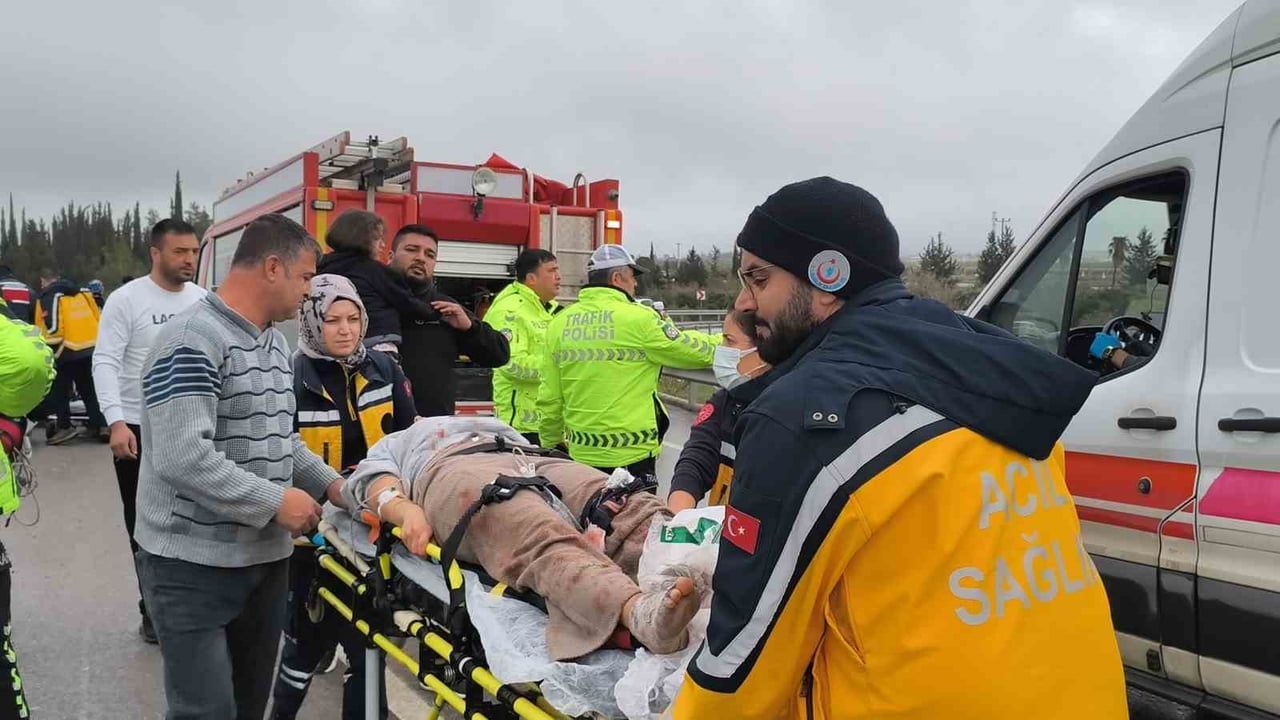Antalya’da Yolcu Otobüsü Devrildi: Çok Sayıda Yaralı, Ölü İhbarı