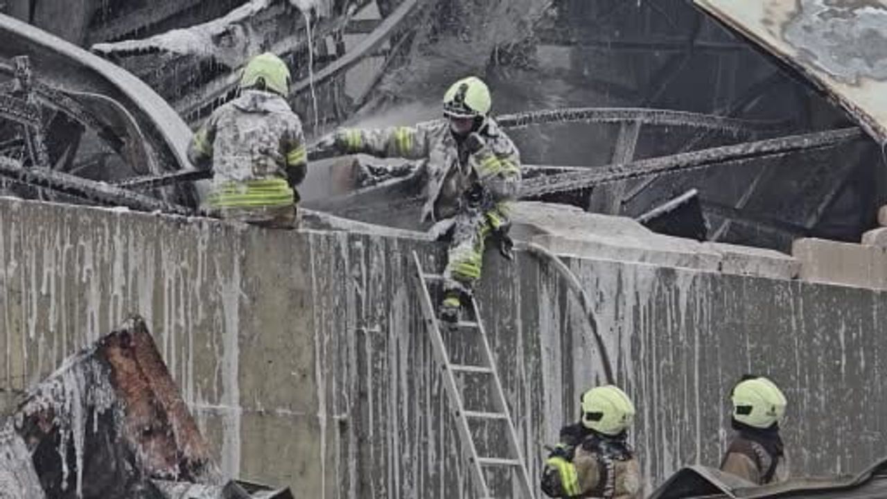 Ataşehir Fabrika Yangınında İtfaiyeden Yürek Isıtan Dayanışma