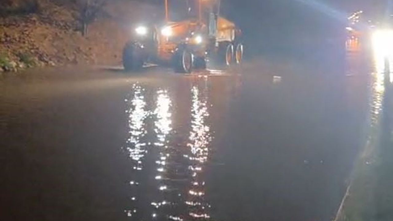 Aydın'da Sağanak: Söke ve Kuşadası Yolları Trafiğe Kapandı