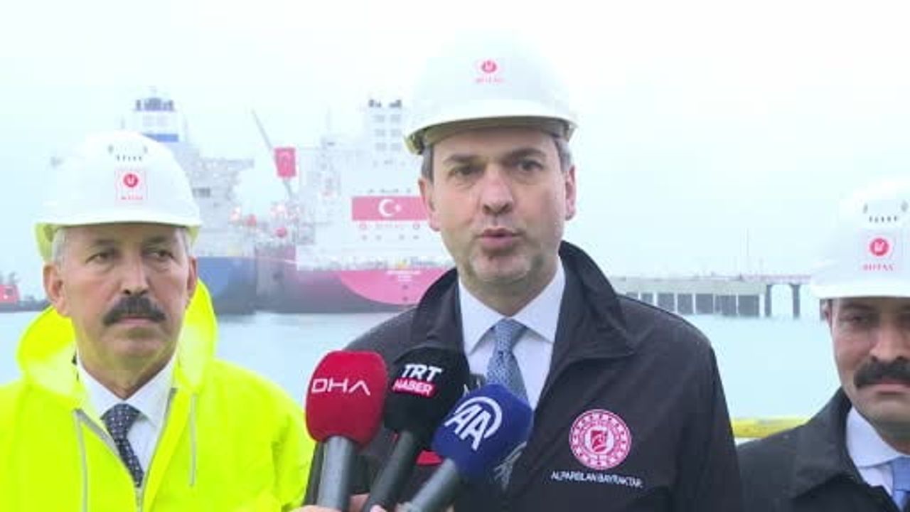 Bayraktar: Günlük 200 milyon metreküplük gazı gemilerle alır hale geleceğiz