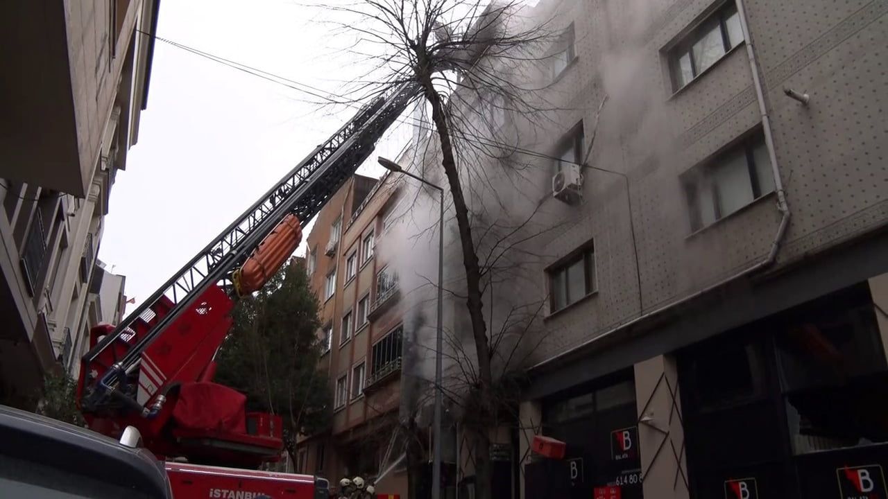 Bayrampaşa'da Restoranda Yangın: Tekstil Dükkanına Sıçramadan Söndürüldü