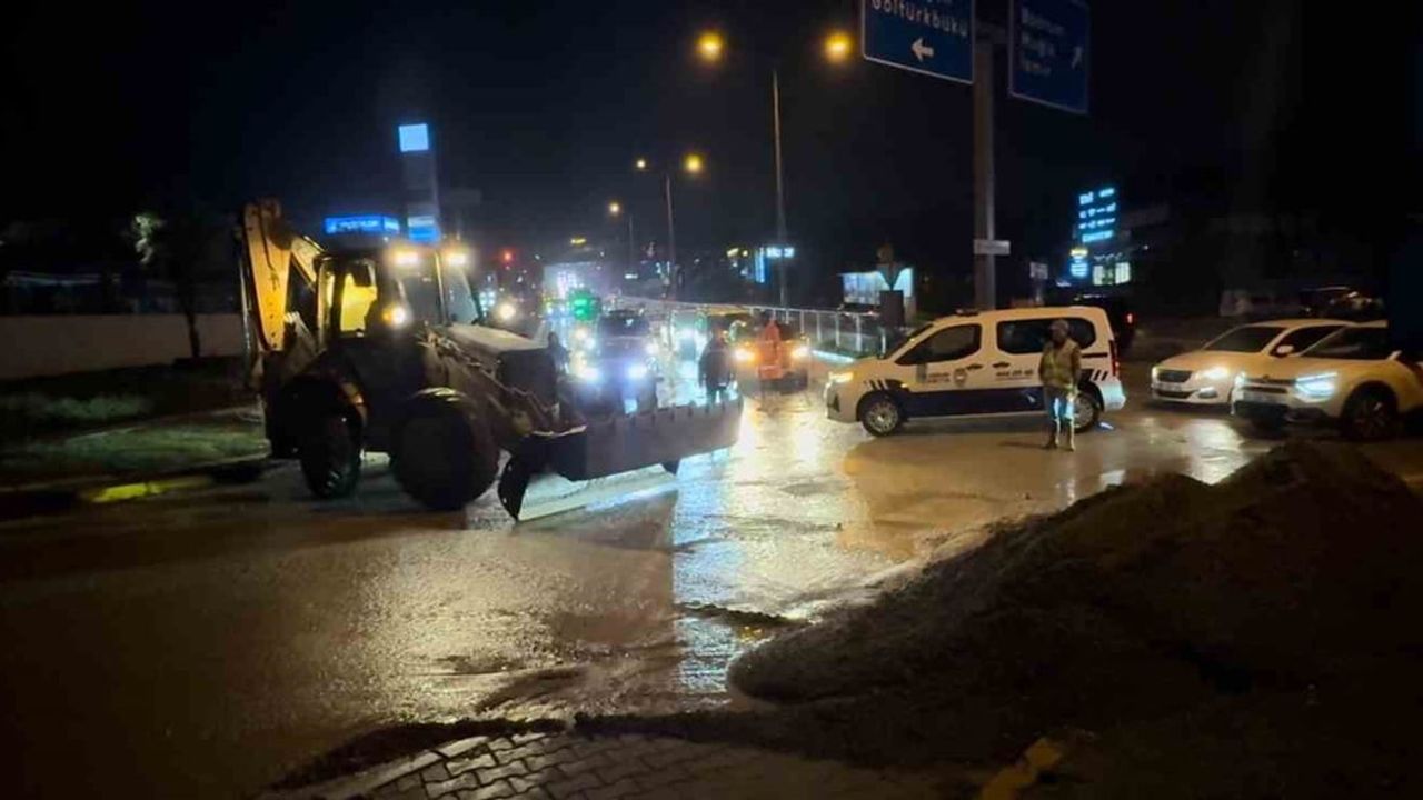 Bodrum'da Sağanak: Araç Sürüklendi, 7 Ev Su Bastı